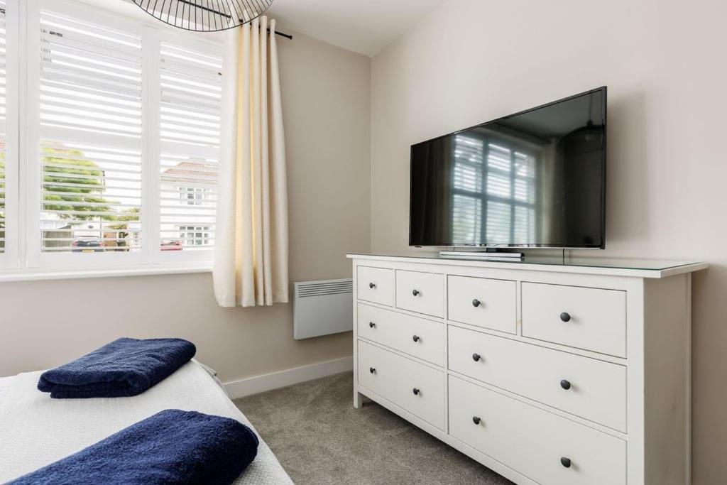 Modern 2 Bed, Cliff Top & Parking, F6 Bournemouth Luaran gambar